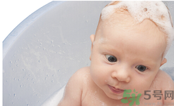 秋季嬰兒要每天洗澡嗎？秋季給嬰兒洗澡的正確步驟