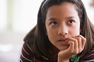 咬指甲什么原因？咬指甲是什么病？