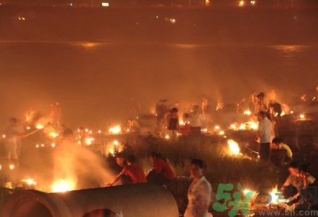 七月半可以去別人家嗎?七月半出去會(huì)遇到鬼嗎 七月半可以去別人家嗎?七月半出去會(huì)遇到鬼嗎