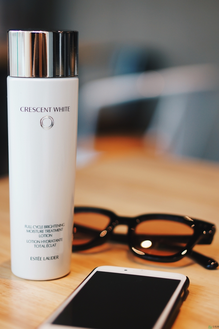 雅詩(shī)蘭黛晶透沁白淡斑精粹水怎么樣？雅詩(shī)蘭黛淡斑水好用嗎？