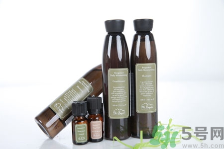 豐胸精油有副作用嗎？豐胸精油的按摩方法是什么？