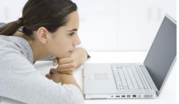 對(duì)著電腦久了頭痛是怎么回事？對(duì)著電腦頭痛怎么辦？