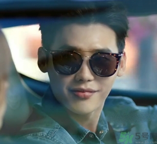 李鐘碩墨鏡什么牌子？姜哲墨鏡什么牌子？