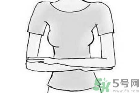 胸部一大一小怎么辦？乳房一大一小的原因是什么？