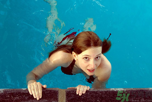 有宮頸炎可以去游泳嗎？宮頸炎患者游泳的危害