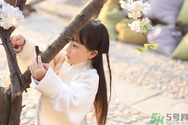 11歲女孩胸部發(fā)育正常嗎？11歲女生的標(biāo)準(zhǔn)胸圍是多少？