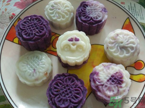 冰皮月餅怎么吃？冰皮月餅怎么吃對身體好