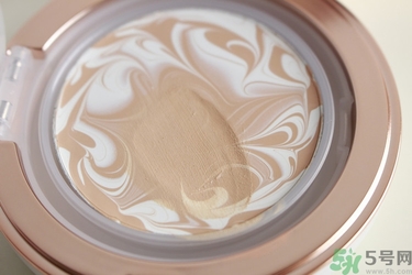 age20s粉底好還是赫拉氣墊好？