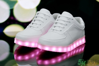 發(fā)光鞋是什么牌子的?發(fā)光鞋多少錢(qián)一雙