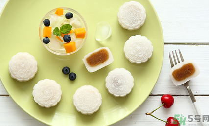 冰皮月餅放冰箱變硬怎么回事？冰皮月餅放冷藏還是冷凍？？