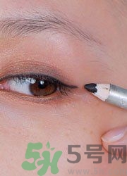 眼線怎么畫好看圖解？單眼皮怎么畫眼線好看？