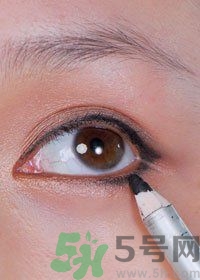 眼線怎么畫好看圖解？單眼皮怎么畫眼線好看？