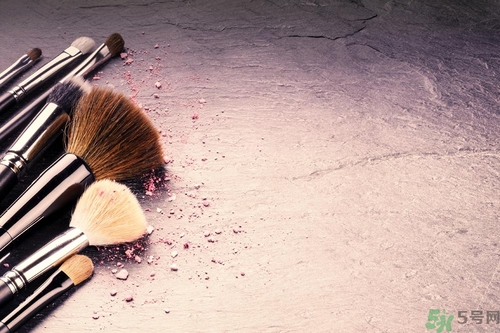 眼線筆和眼線液哪個(gè)好用？眼線筆和眼線膠筆有什么區(qū)別？