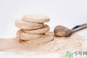 bb霜弄衣服上怎么洗？bb霜弄到白色衣服上怎么辦？