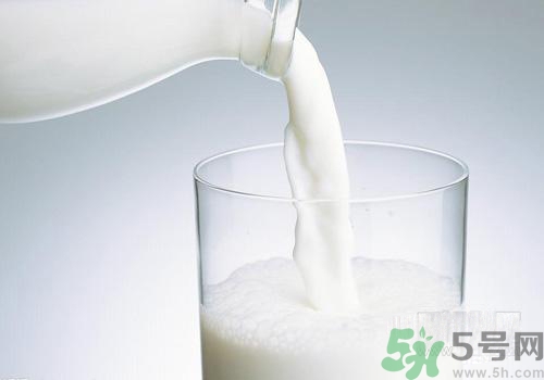 晚上喝純牛奶會(huì)長胖嗎？純牛奶什么喝比較好？