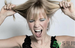 產(chǎn)后多久開始掉頭發(fā)？產(chǎn)后脫發(fā)會(huì)持續(xù)多久？