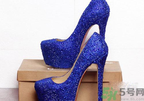 扁平足可以穿高跟鞋嗎？扁平足適合穿什么鞋？