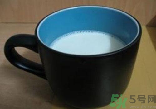 喝純牛奶會上火嗎？喝純牛奶有什么壞處？