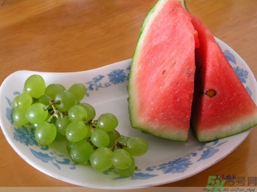 葡萄可以和西瓜一起吃嗎?葡萄能和西瓜同吃嗎? 葡萄可以和西瓜一起吃嗎?葡萄能和西瓜同吃嗎?