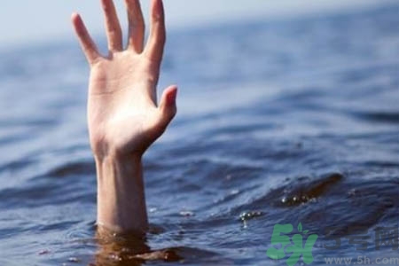 溺水怎么辦？溺水如何自救？