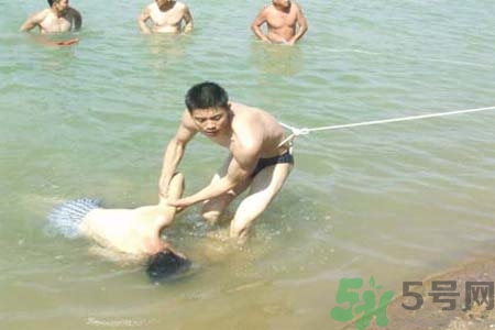 溺水怎么辦？溺水如何自救？