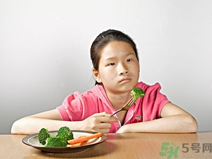 寶寶挑食不愛吃飯?jiān)趺崔k？寶寶挑食怎么辦？