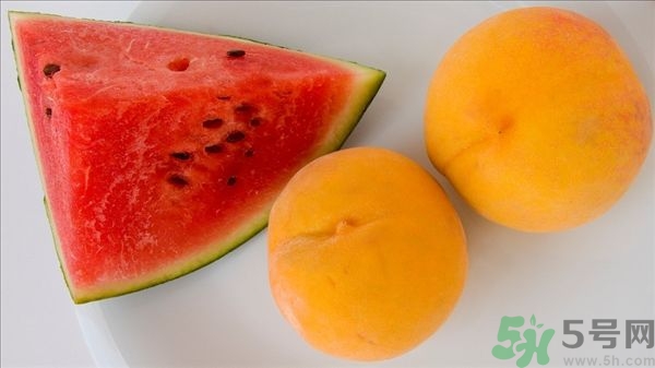 凍成冰的西瓜能吃嗎？吃西瓜拉肚子是怎么回事？