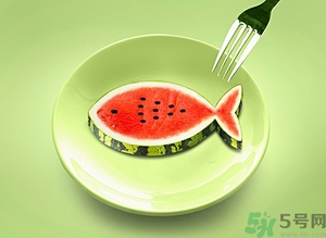 凍成冰的西瓜能吃嗎？吃西瓜拉肚子是怎么回事？