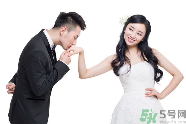 第一次接吻怎么接？和男生接吻沒感覺怎么辦？