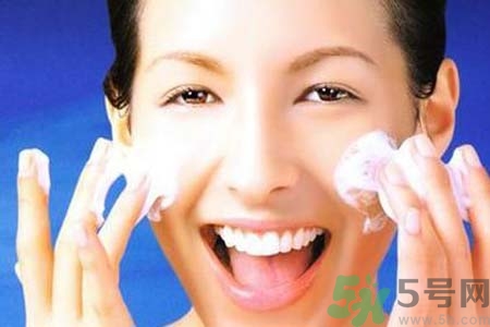 太陽(yáng)穴長(zhǎng)痘怎么辦？如何祛除太陽(yáng)穴上的痘痘？