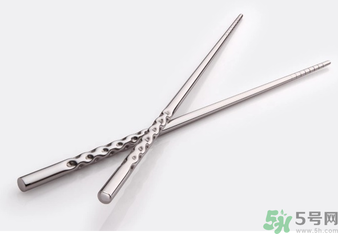 用不銹鋼筷子吃飯好不好？不銹鋼筷子有毒嗎？