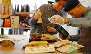 三只松鼠和百草味哪個好？三只松鼠和百草味哪個好吃？