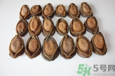 鮑魚的營(yíng)養(yǎng)價(jià)值有哪些？鮑魚的藥用價(jià)值是什么？