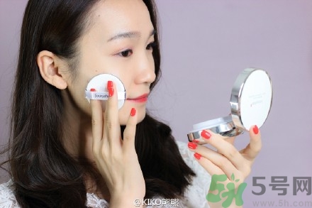 秀雅韓氣墊bb使用方法 秀雅韓秘策紫斷金屬氣墊粉底怎么用？