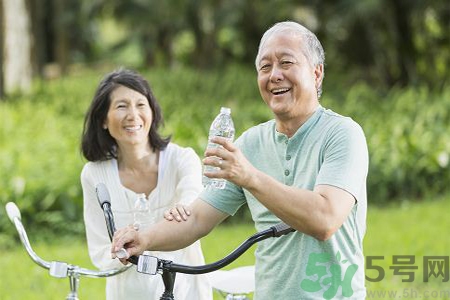 怎么洗掉水果上的農(nóng)藥？農(nóng)藥殘留的危害有哪些？