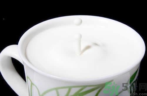 鈣片能和牛奶一起吃嗎？鈣片不能和什么一起吃？