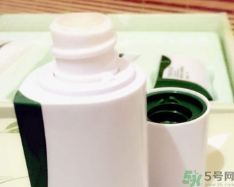 韓后茶蕊嫩白系列適合什么膚質(zhì)？韓后茶蕊baby白適合敏感肌嗎？