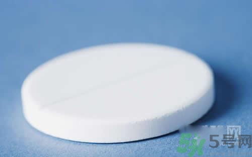 鈣片和維生素c可以一起吃嗎？鈣片和維生素一起吃好不好？