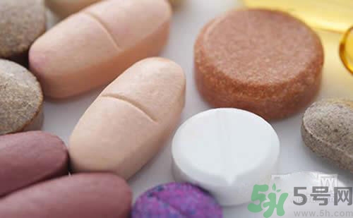 鈣片和維生素c可以一起吃嗎？鈣片和維生素一起吃好不好？