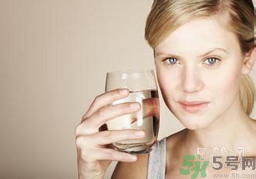 臉上有紅血絲可以去角質(zhì)嗎？臉上有紅血絲怎么去角質(zhì)？