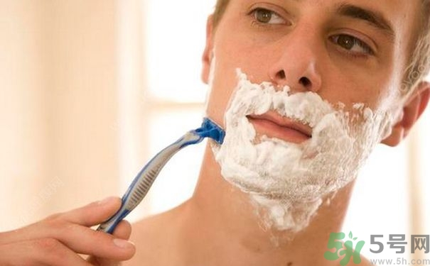 15歲男孩可以刮胡子嗎？15歲男孩經(jīng)常流鼻血怎么回事？