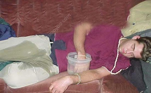 15歲男孩為什么會(huì)尿床？15歲男孩尿床怎么治療？