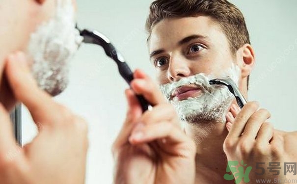 15歲男孩可以刮胡子嗎？15歲男孩經(jīng)常流鼻血怎么回事？