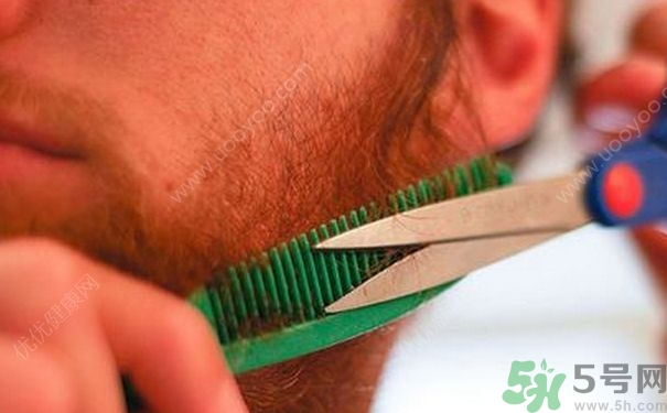 15歲男孩可以刮胡子嗎？15歲男孩經(jīng)常流鼻血怎么回事？