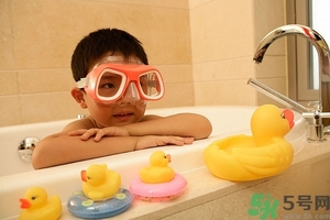 15歲男孩的標(biāo)準(zhǔn)身高應(yīng)該多高？15歲男孩的標(biāo)準(zhǔn)身高體重