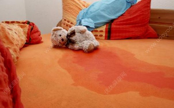 15歲男孩為什么會(huì)尿床？15歲男孩尿床怎么治療？