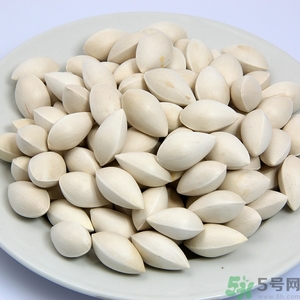 孕婦能吃白果嗎?孕婦吃白果對(duì)胎兒影響嗎? 孕婦能吃白果嗎?孕婦吃白果對(duì)胎兒影響嗎?