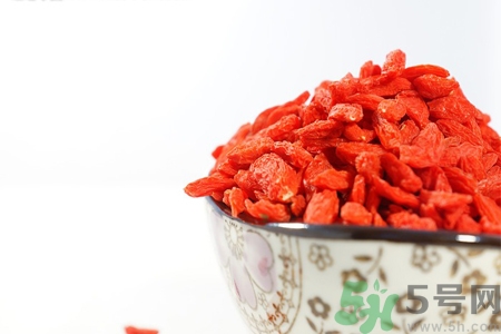 枸杞子泡酒怎么泡？枸杞酒的制作方法是什么？