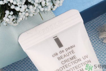 隔離霜用洗面奶能洗掉嗎？涂隔離霜需要卸妝嗎？