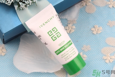 隔離霜用洗面奶能洗掉嗎？涂隔離霜需要卸妝嗎？